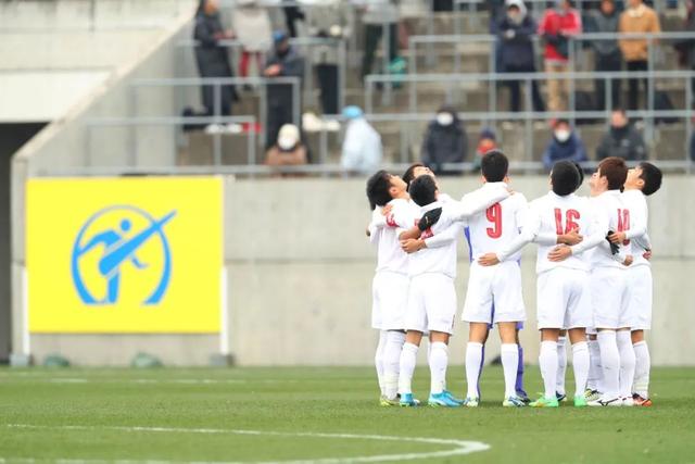 高诗岩17+9山东险胜新疆 齐麟17分李炎哲15分